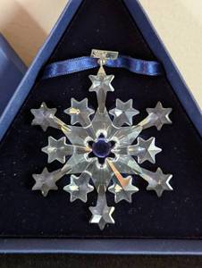 lot 149 image: Swarovski 2004 Crystal Snowflake Ornament
