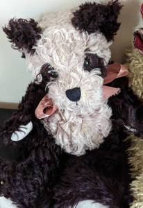 lot 154 image: Three Boyds Bears