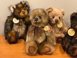 lot 226 image: Charlie Bears Teddy Bears w Tags - Charlie Bear Kit, Charlie Bear Ellie, Charlie Bear Aiden & Charlie Bear Bentley