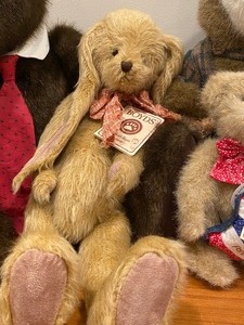 lot 227 image: Assorted Boyd Bears and a Rabbit