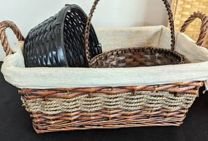 lot 166 image: Assorted Woven Baskets