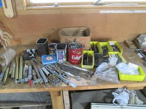 Lot of fastners, Painting, Cans of ...