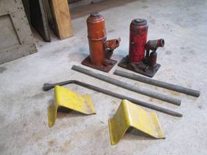 2 Large car jacks with accessories...