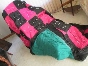 Hand made quilt in good condition...