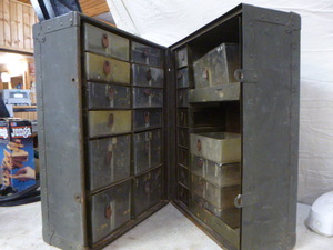 lot 29 image: Tool Chest
