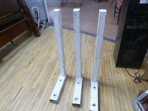 lot 121 image: 2 Metal Brackets