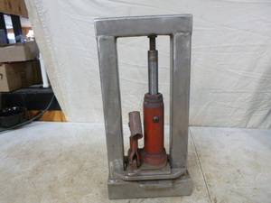 lot 123 image: Hydraulic Press