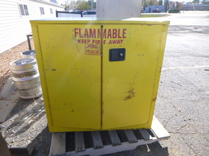 lot 2 image: Metal Cabinet