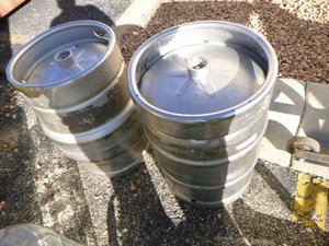 lot 7 image: 2 Kegs
