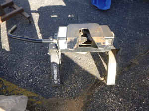 lot 10 image: Valley Husky 5th Wheel Hitch