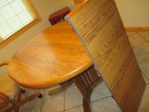 Dining table with leaf, measures 48...