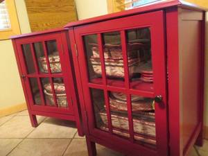 2 matching display cabinets in red,...
