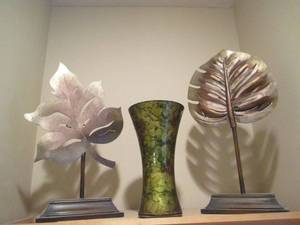 Metal leaf and sunflower decor and ...