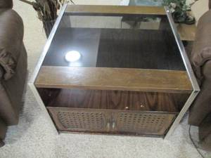 Glass top coffee table toatch lot 3...