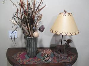 Lot of home decor, moose lamp, vase...