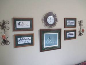 Wall decor, pictures, candles and c...