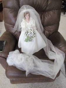 Diana princess porcelain doll on st...