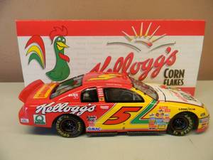 ACTION COLLECTABLES - 124  SCALE DIE CAST - TERRY LABONTE #5 KELLOGGS - 1998 MONTE CARLO