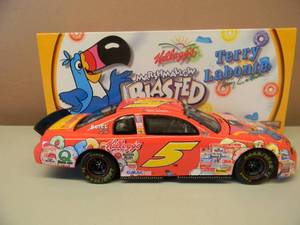 ACTION COLLECTABLES - 124  SCALE DIE CAST - TERRY LABONTE #5 KELLOGGS MARSHMALLOW BLASTED FROOT LOOPS - 1998 MONTE CARLO