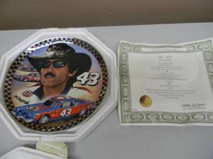 THE FRANKLIN MINT HEIRLOOM RECOMMENDATION - RICHARD PETTY PRESENTS 0143 - COLLECTORS PLATE - COA