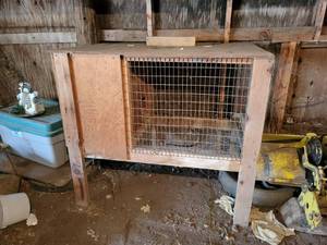 lot 206 image: Rabbit Hutch - Overall Approx. 48 x 32 x 38 tall - NO SHIPPING