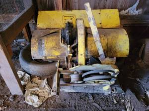 lot 123 image: John Deere Rear Mount Tiller - Model F033D, Serial 301433M - NO SHIPPING