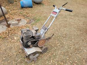 lot 208 image: Craftsman 18 Front Tine Tiller - Motor Pulls Over - NO SHIPPPING