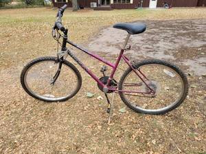 lot 217 image: HUFFY Ridgeway Womens Mountain Bicycle - NO SHIPPING
