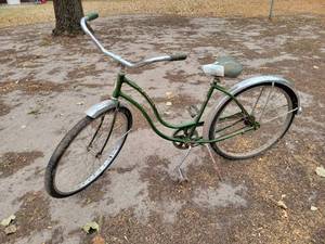 lot 219 image: Vintage Schwinn Womens Bicycle - NO SHIPPING