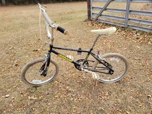 lot 222 image: Spalding Screamer Series Boys Bicycle - NO SHIPPING