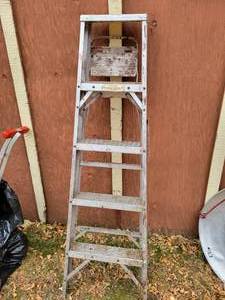 lot 236 image: 5 Aluminum Step Ladder - NO SHIPPING