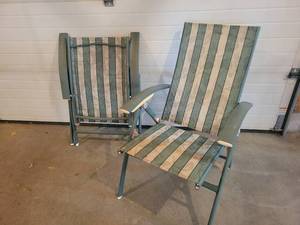 lot 193 image: (2) Folding Lawn Chairs - NO SHIPPING