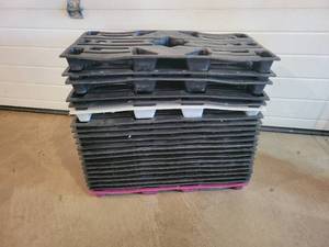 lot 264 image: (21) Mini Plastic Pallets - Used for Keeping Things Off Cement Floors - Each is about 23 x 12 x 2 - NO SHIPPING