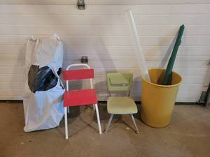 lot 280 image: Umbrella, Trashcan, Childrens Chairs and Plastic Sheeting - NO SHIPPING