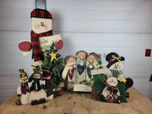 lot 184 image: Lot of Christmas Dcor - NO SHIPPING