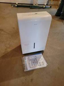 lot 185 image: Home 50 Pint Dehumidifier - Model HME020031 - NO SHIPPING