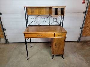lot 137D image: Computer Desk - NO SHIPPING