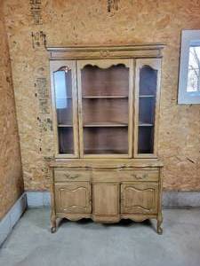 lot 137J image: Beautiful Solid Wood China Hutch - NO SHIPPING