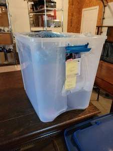 lot 286 image: Large Tote with Bedding and Curtains - NO SHIPPING