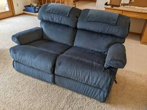 lot 127 image: LA-Z-BOY Reclining Blue Loveseat - Pet Free, Smoke Free Home - NO SHIPPING