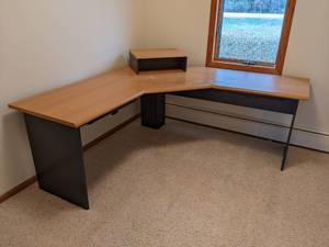 lot 135 image: Large Corner Desk - NO SHIPPING