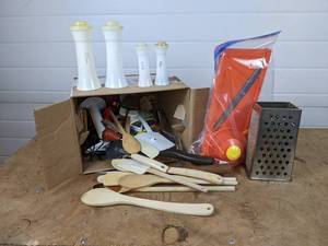 lot 166 image: Large Lot of Assorted Kitchen Utensils