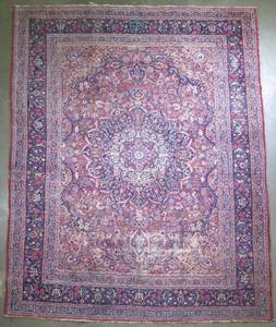 lot 81 image: Vintage Hand Knotted Persian Rug