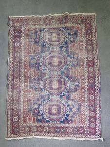 lot 93 image: Beautiful Hand Woven Wool Persian Rug Carpet