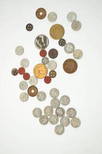 lot 404 image: Lot of Novelty Coins & Buffalo Nickels
