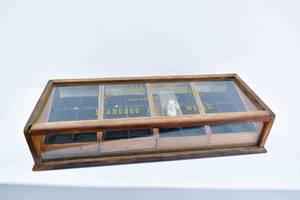 lot 141 image: Vintage King Collar Buttons Advertising Display Case
