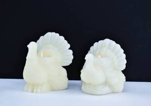 lot 183 image: 2 Martha Stewart Luminara Creamy White Turkey Flameless Candles