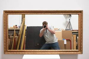 lot 341 image: Large Vintage Mirror in Sturdy Gilt Wood Frame