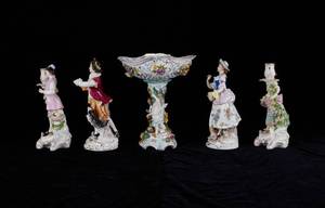 lot 114 image: 5 European Figural Porcelain Objects