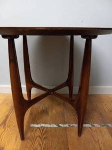 VINTAGE MID CENTURY MODERN ROUND COFFEE TABLE